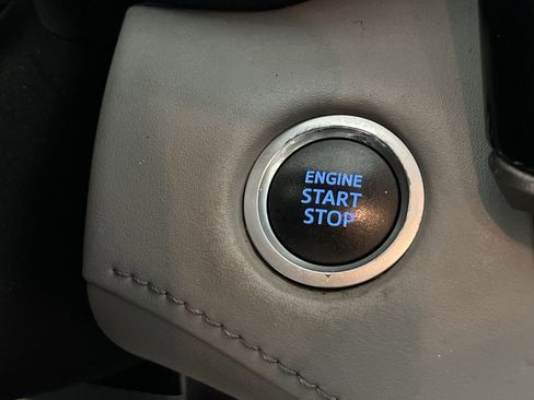 Used 2021 Toyota Highlander XLE image 34