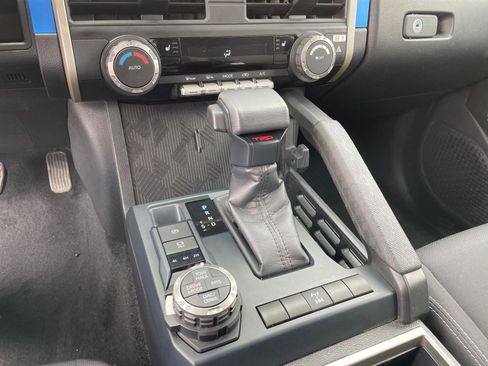 Used 2025 Toyota Tacoma TRD Off-Road image 40