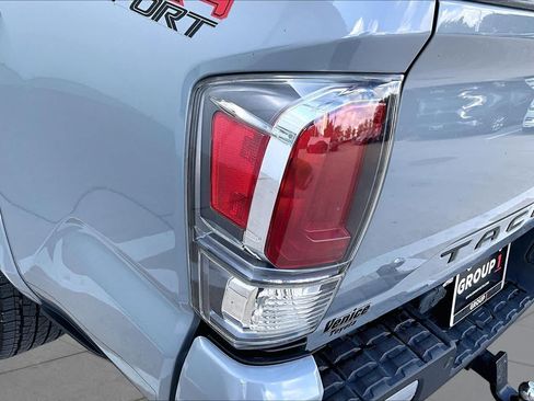 Used 2020 Toyota Tacoma TRD Sport w/ TRD Premium Sport Package AWD/4WD image 27