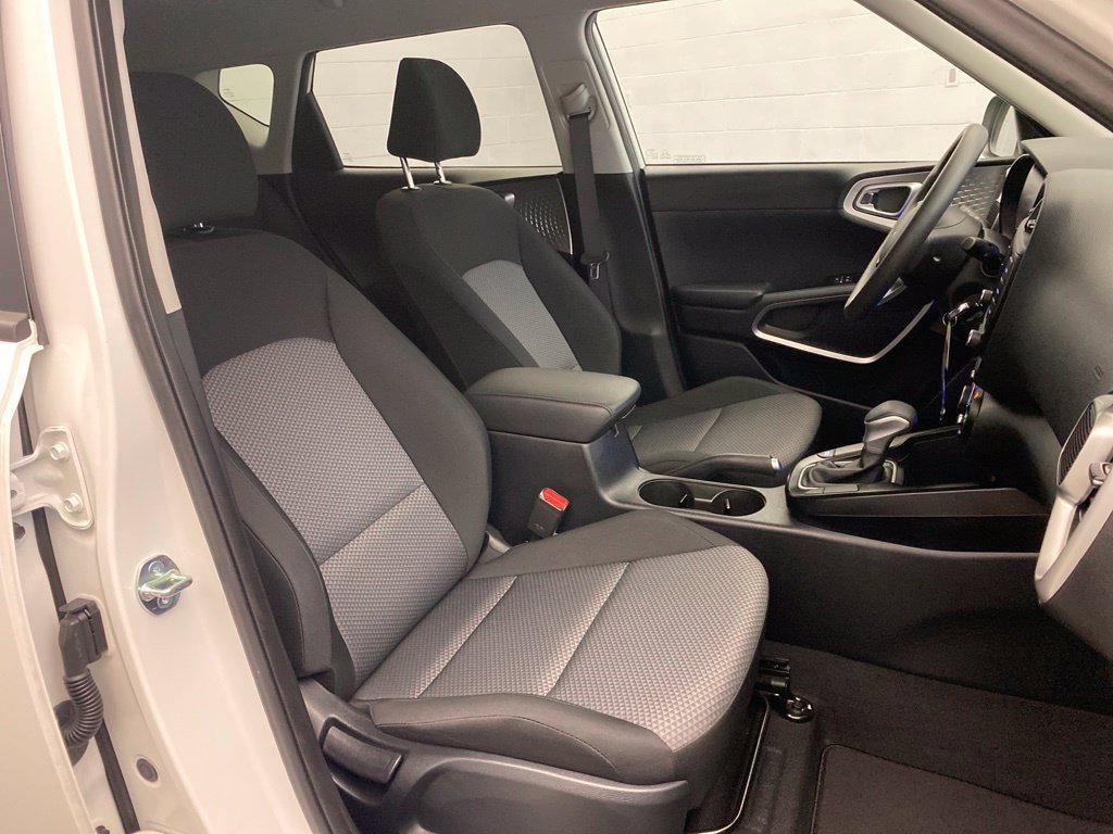 Used 2025 Kia Soul LX w/ LX Technology Package FWD image 23