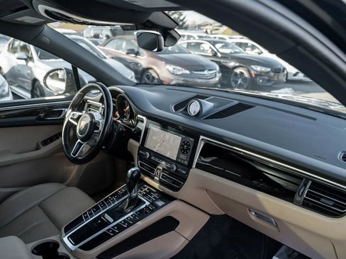 Used 2019 Porsche Macan Sport Edition image 14