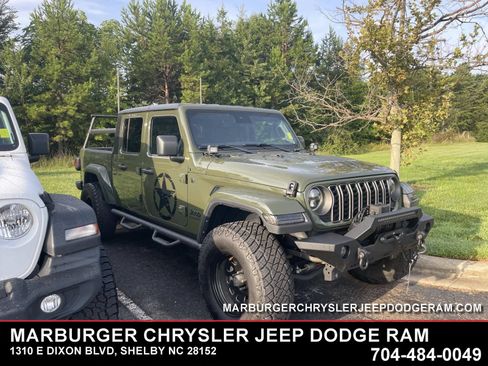 Used 2024 Jeep Gladiator Sport AWD/4WD image 1