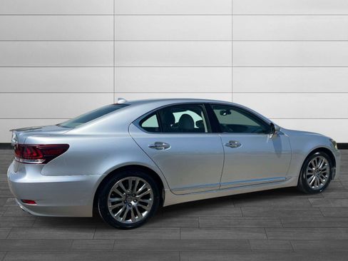 Used 2017 Lexus LS 460 w/ Comfort Package RWD image 3
