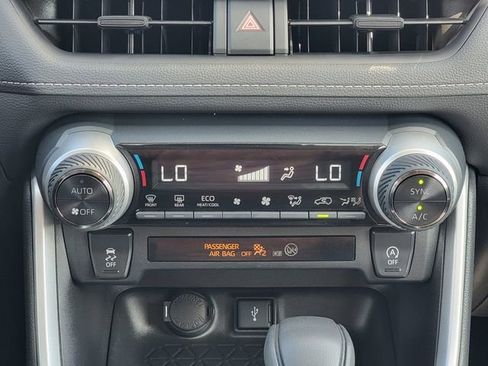 Used 2022 Toyota RAV4 XLE image 24