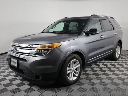 Used 2014 Ford Explorer XLT w/ Equipment Group 202A FWD image 5