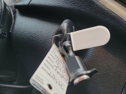 Used 2017 Jeep Cherokee Altitude image 14