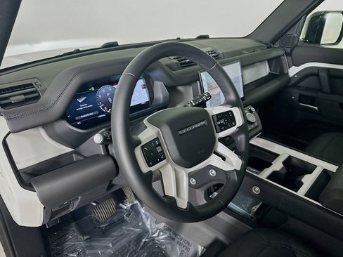 Used 2025 Land Rover Defender 110 S AWD/4WD image 9