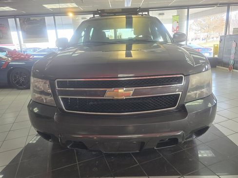 Used 2011 Chevrolet Avalanche LS image 2