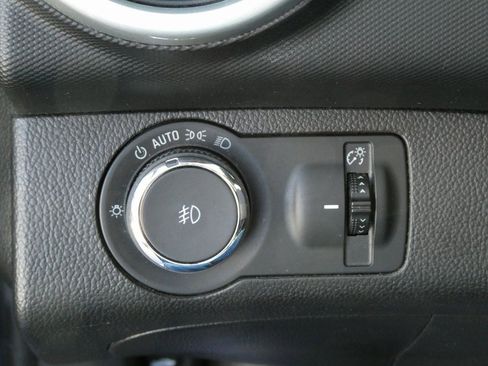 Used 2020 Chevrolet Sonic LT w/ Convenience Package image 23