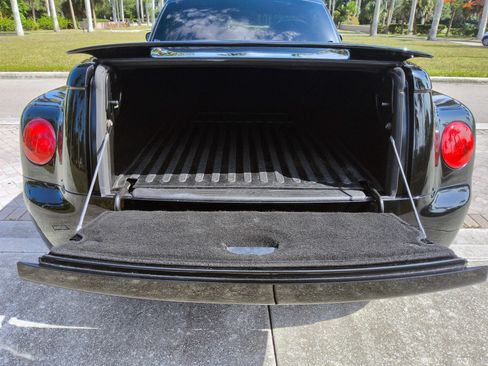 Used 2006 Chevrolet SSR w/ Preferred Equipment Group RWD image 52