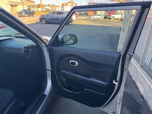 Used 2017 Kia Soul + image 24