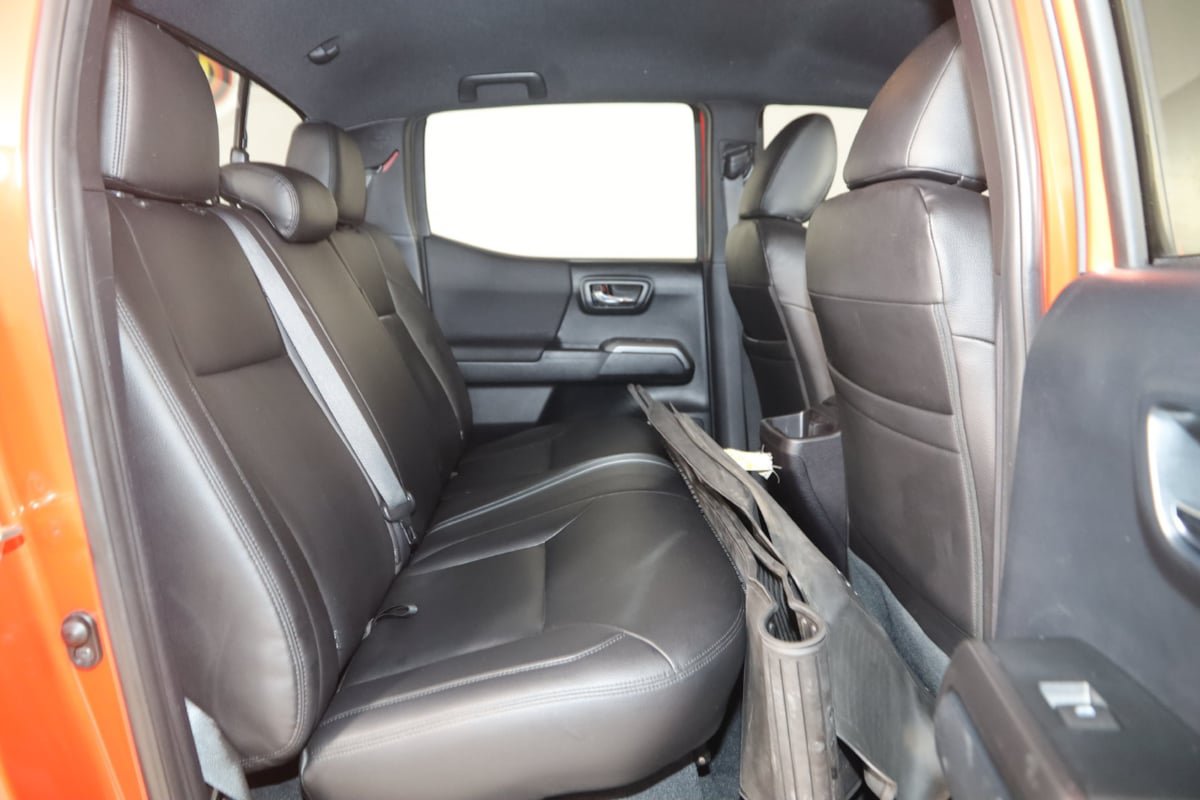 Used 2016 Toyota Tacoma TRD Sport w/ Towing Package AWD/4WD image 12