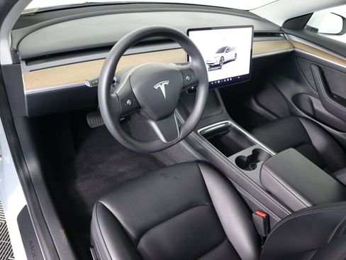 Used 2023 Tesla Model 3 Standard Range image 9