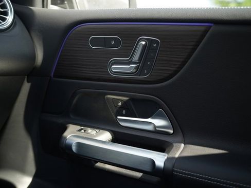 Used 2026 Mercedes-Benz GLB 250 4MATIC image 22