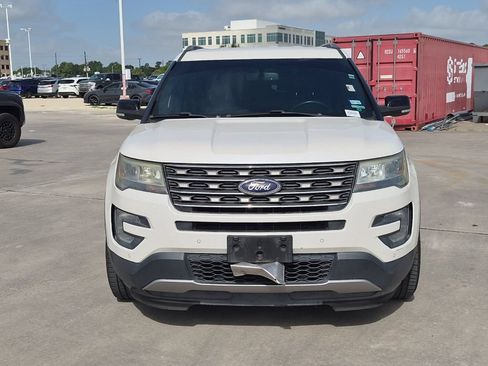 Used 2016 Ford Explorer XLT w/ Equipment Group 202A FWD image 5