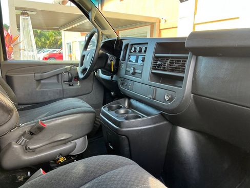 Used 2021 GMC Savana 2500 G2500 w/ Driver Convenience Package image 14