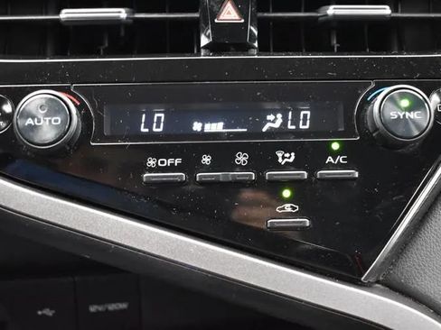 Used 2024 Toyota Camry SE FWD image 31