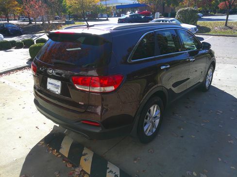 Used 2016 Kia Sorento LX image 13