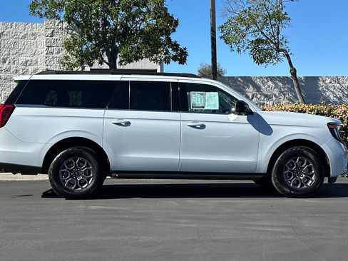 Used 2025 Ford Expedition Max Active image 3