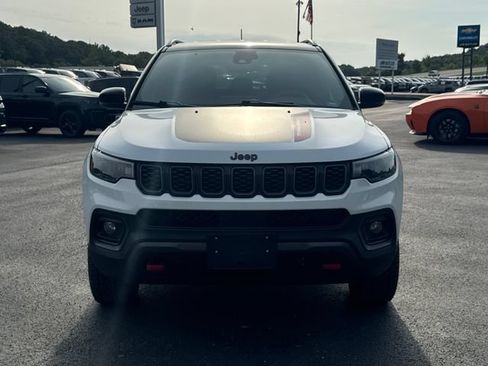 Used 2025 Jeep Compass Trailhawk w/ Trailer Tow Group AWD/4WD image 11
