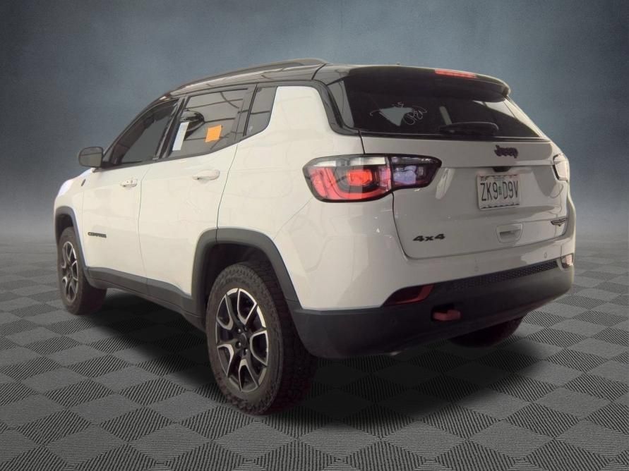 Used 2025 Jeep Compass Trailhawk AWD/4WD image 4
