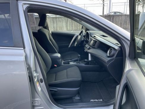 Used 2018 Toyota RAV4 LE image 27