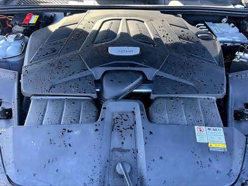 Used 2021 Porsche Cayenne image 32