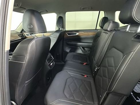 Used 2024 Volkswagen Atlas SE AWD/4WD image 27