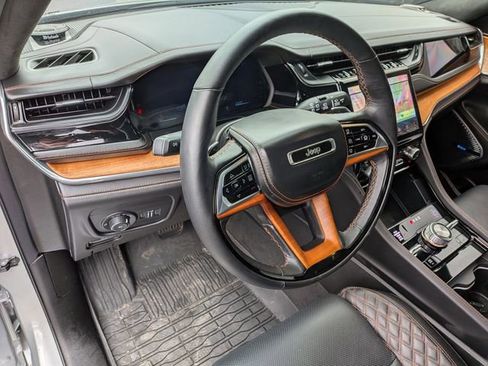 Used 2024 Jeep Grand Cherokee Summit image 11