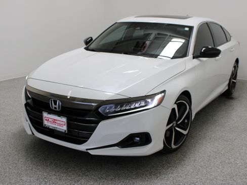 Used 2022 Honda Accord Sport image 2