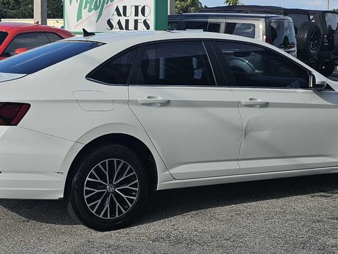 Used 2019 Volkswagen Jetta SEL w/ Cold Weather Package FWD image 5