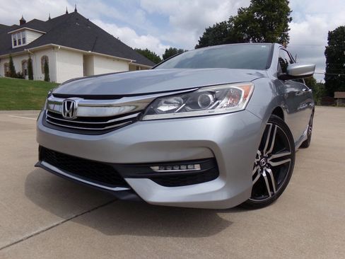 Used 2017 Honda Accord Sport image 13