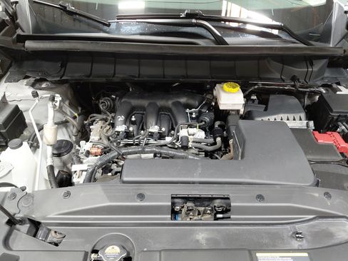 Used 2025 Nissan Pathfinder SL AWD/4WD image 14