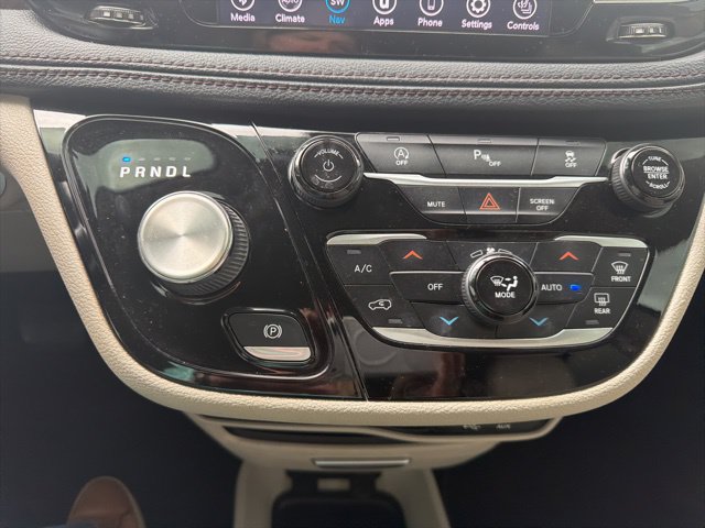 Used 2020 Chrysler Pacifica Limited FWD image 20