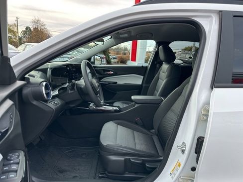 Used 2024 Chevrolet Trax LT image 17