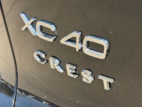 New 2026 Volvo XC40 B5 Plus w/ Climate Package AWD/4WD image 9