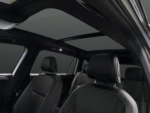 Used 2023 Volkswagen Tiguan SE R-Line image 7