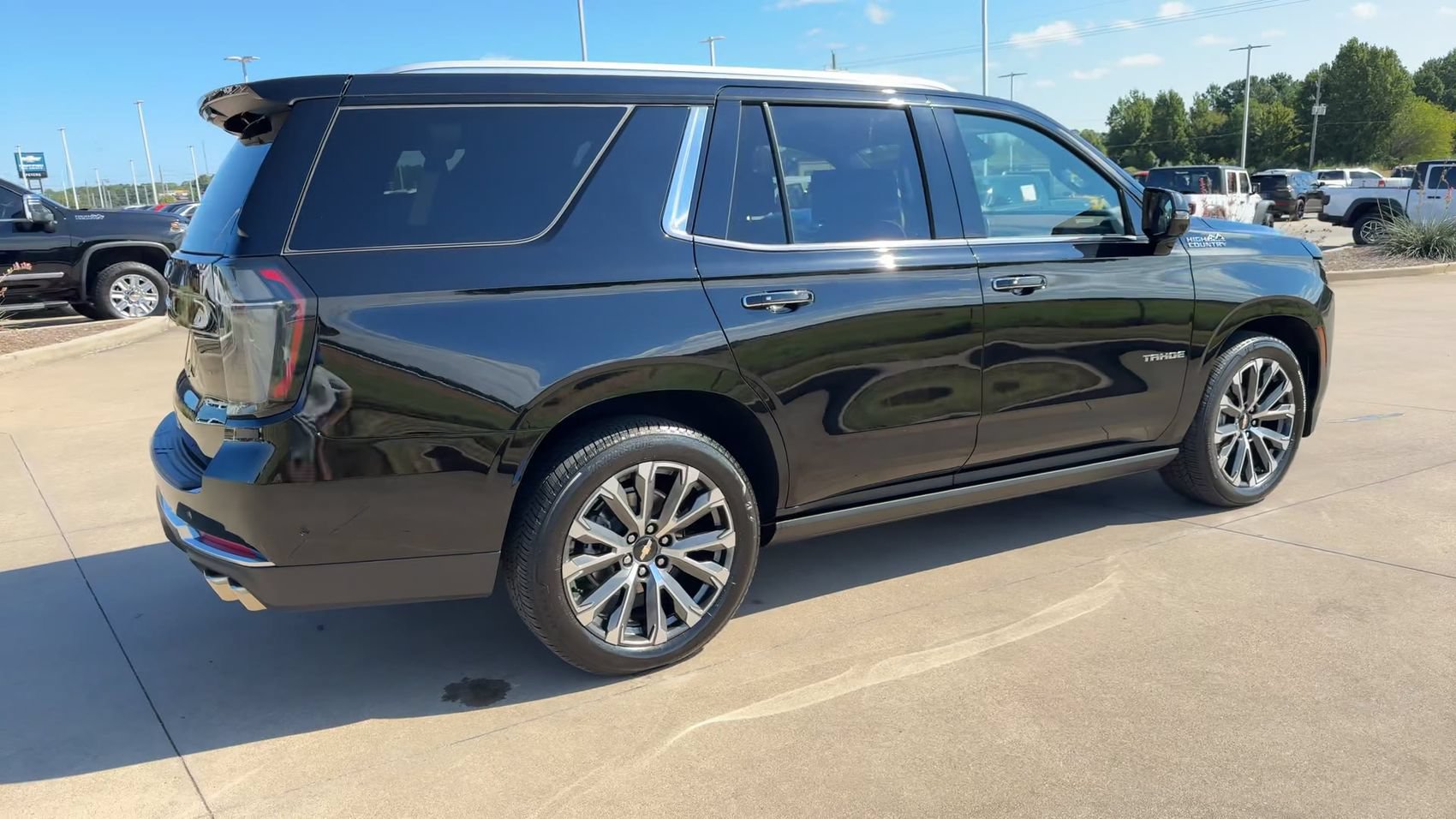 Used 2025 Chevrolet Tahoe High Country AWD/4WD image 9