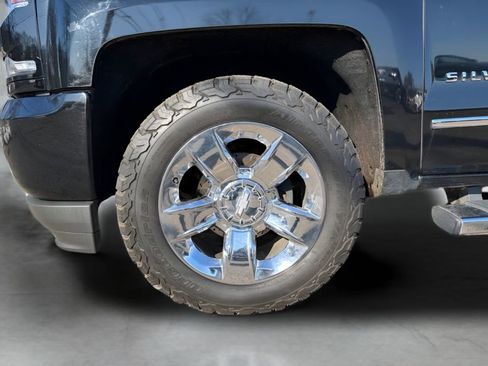 Used 2018 Chevrolet Silverado 1500 LTZ Z71 w/ LTZ Plus Package image 9