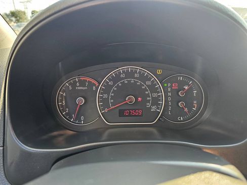 Used 2009 Suzuki SX4 Hatchback FWD image 7