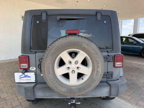 Used 2015 Jeep Wrangler Unlimited Sport w/ Quick Order Package 24S AWD/4WD image 4