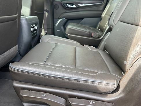 Used 2021 GMC Yukon XL Denali w/ Denali Premium Package image 21