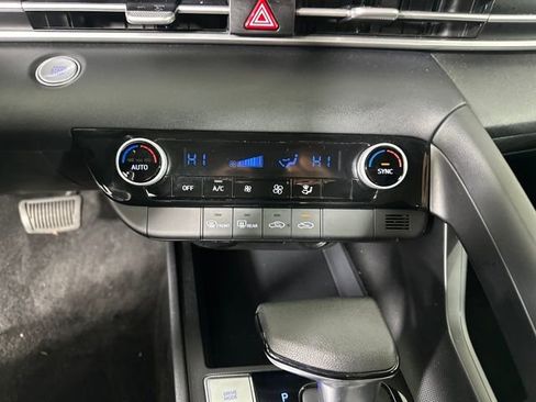 Used 2023 Hyundai Elantra SEL image 23