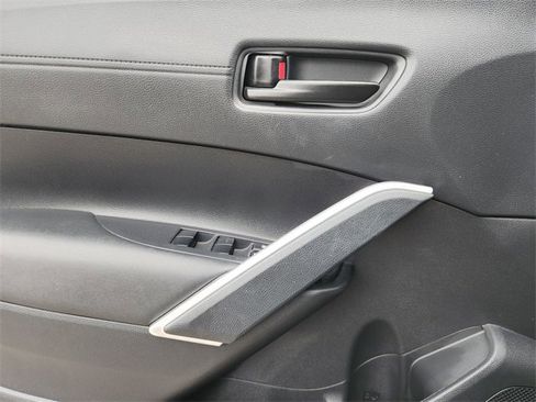 Used 2023 Toyota Corolla Cross LE image 17