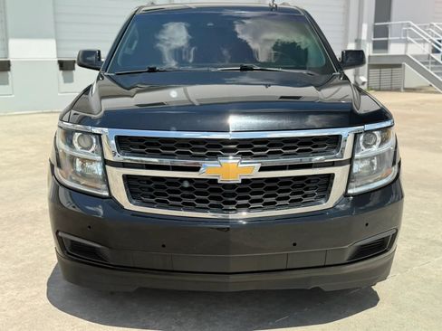 Used 2020 Chevrolet Suburban LT RWD image 3