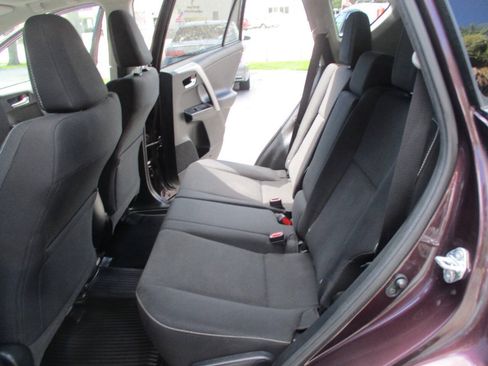 Used 2017 Toyota RAV4 XLE AWD/4WD image 22