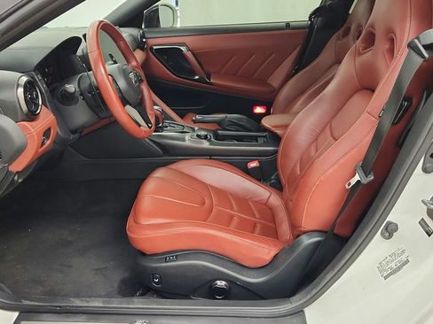 Used 2017 Nissan GT-R Premium w/ Premium Interior Package AWD/4WD image 31