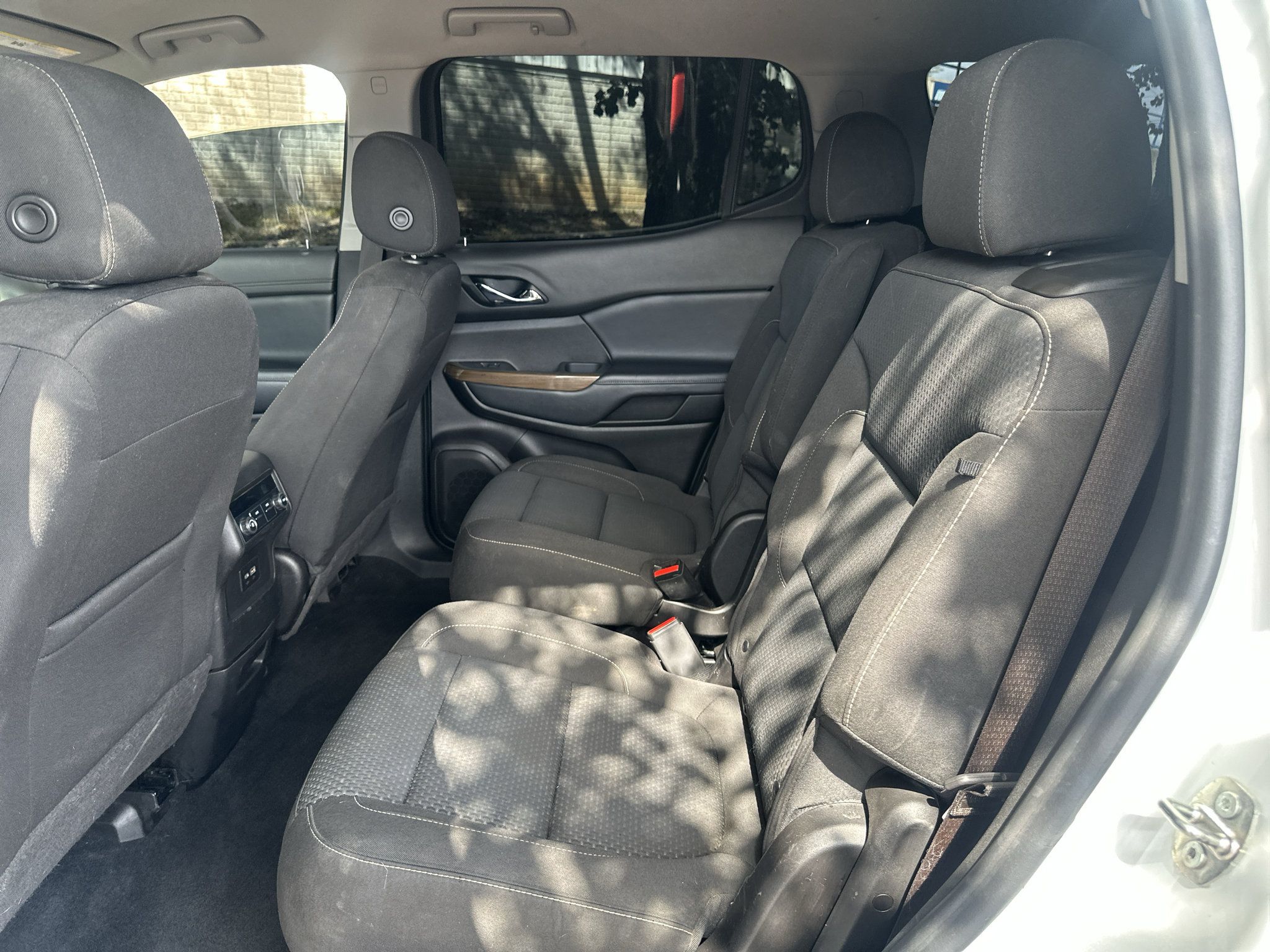 Used 2021 GMC Acadia SLE FWD image 21