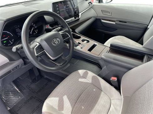 Certified 2021 Toyota Sienna LE FWD image 12