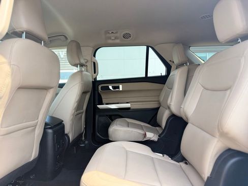 Used 2023 Ford Explorer XLT w/ Equipment Group 202A AWD/4WD image 25